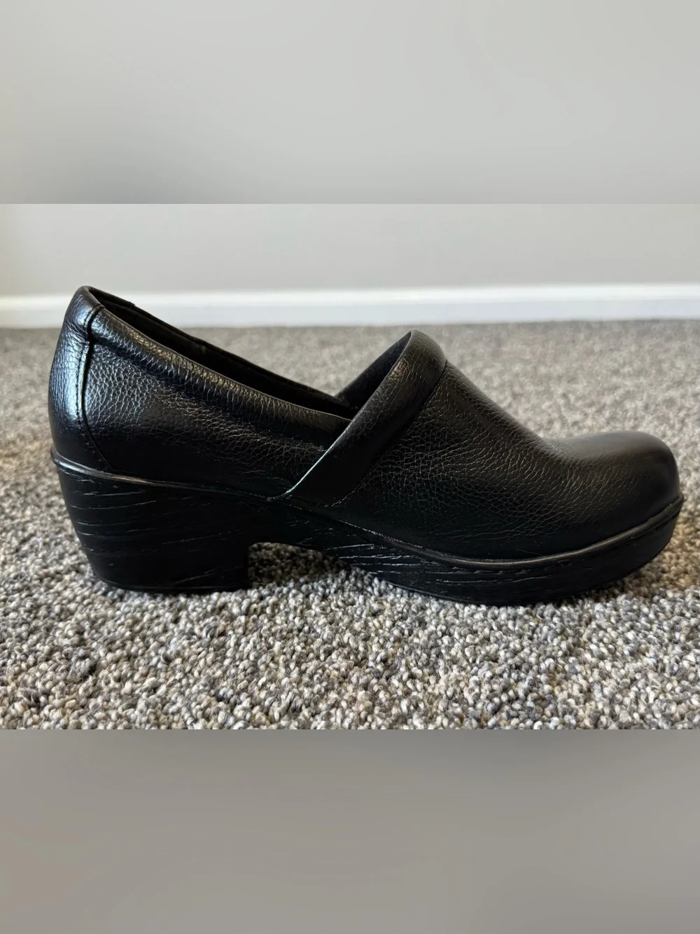 b.o.c. Women’s Nadiya Slip-On Black Leather Wedge Shoes Size 8.5